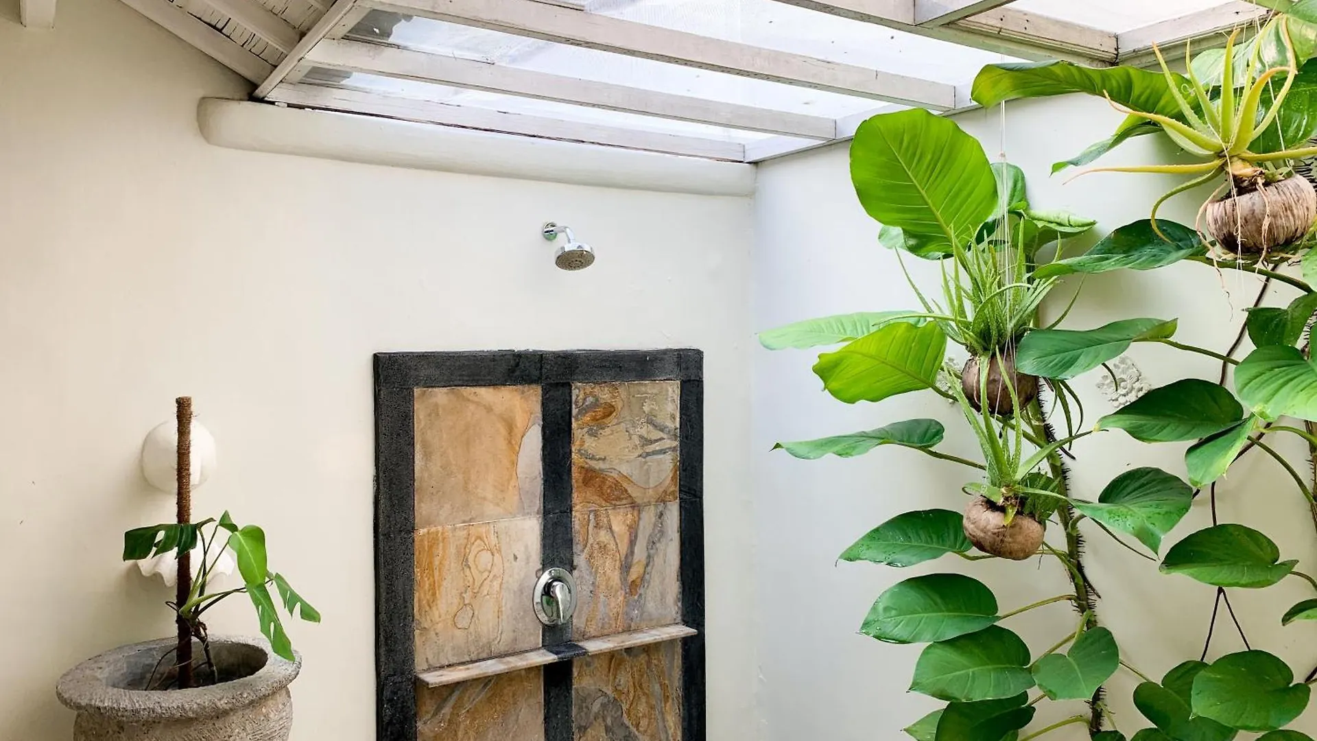 Tropical Oasis 2 Bedroom Villa - Near Beach Seminyak